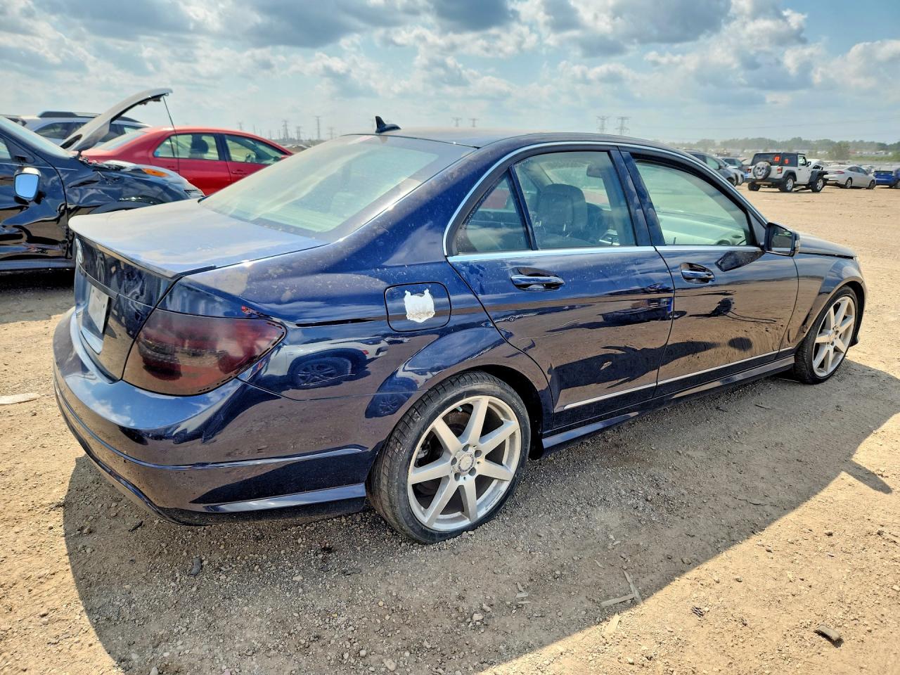 2014 Mercedes-benz C 250 Синий vin: WDDGF4HB7EA959333