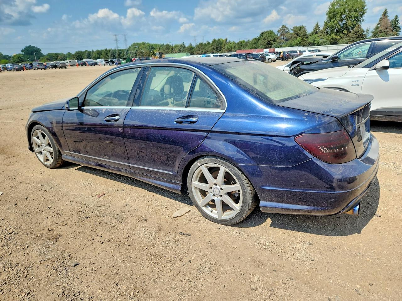 2014 Mercedes-benz C 250 Синий vin: WDDGF4HB7EA959333