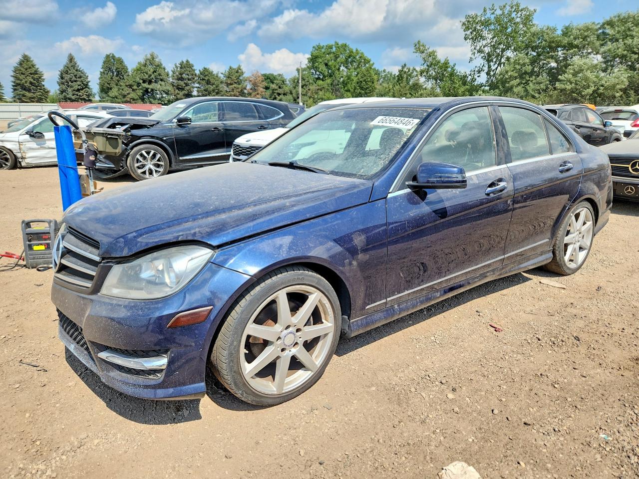 2014 Mercedes-benz C 250 Синий vin: WDDGF4HB7EA959333