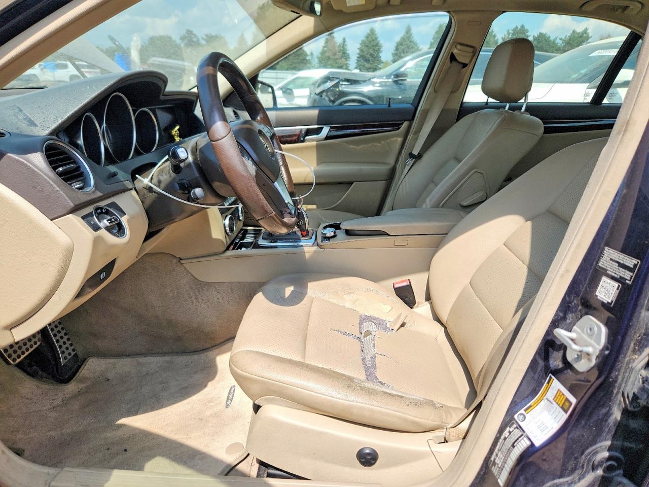 2014 Mercedes-benz C 250 Синий vin: WDDGF4HB7EA959333