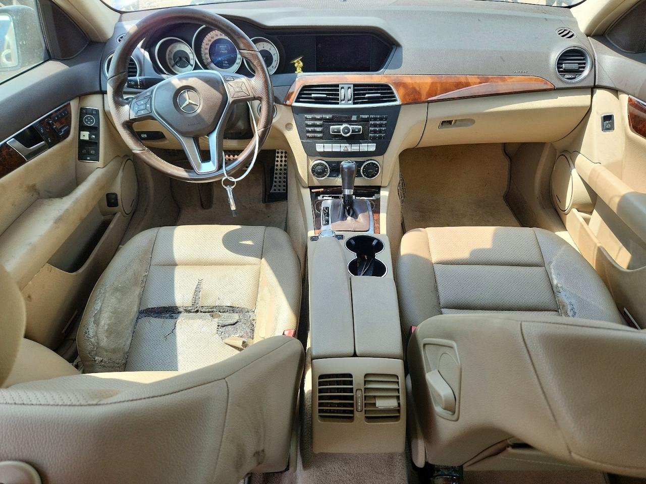 2014 Mercedes-benz C 250 Синий vin: WDDGF4HB7EA959333