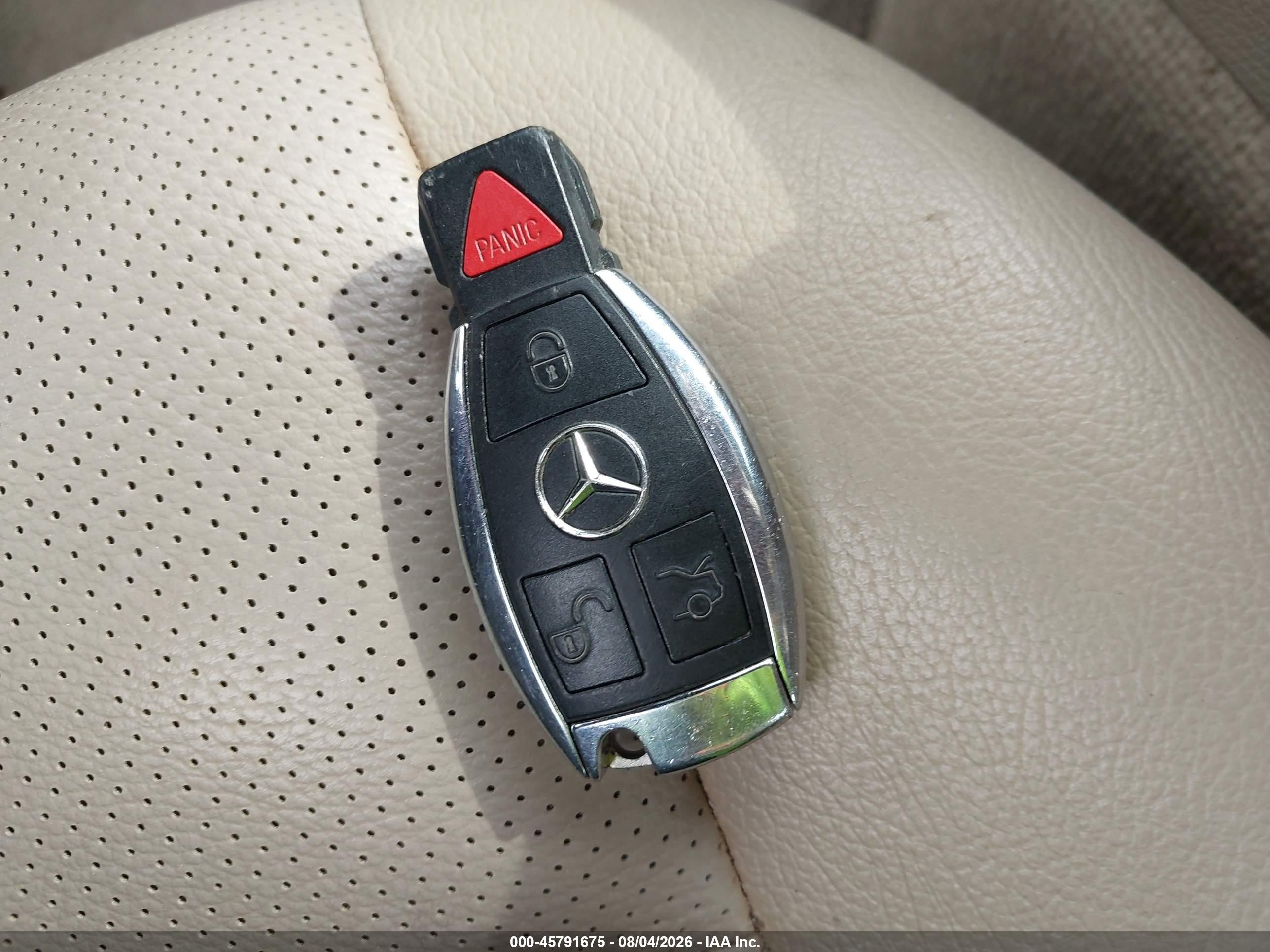2014 Mercedes-benz C 250 Sport Белый vin: WDDGF4HB7EA961292
