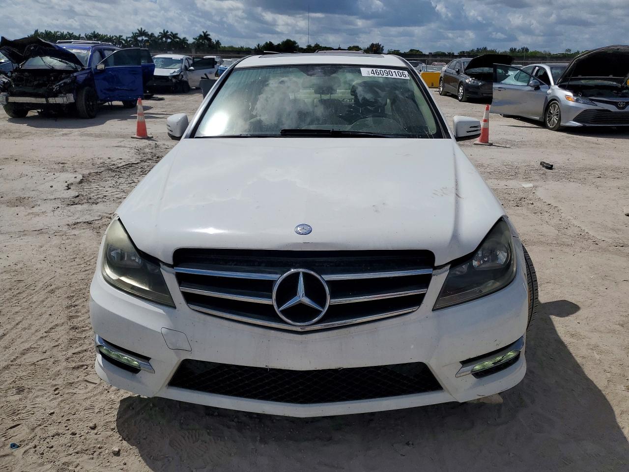 2014 Mercedes-benz C 250 White vin: WDDGF4HB7EA963561