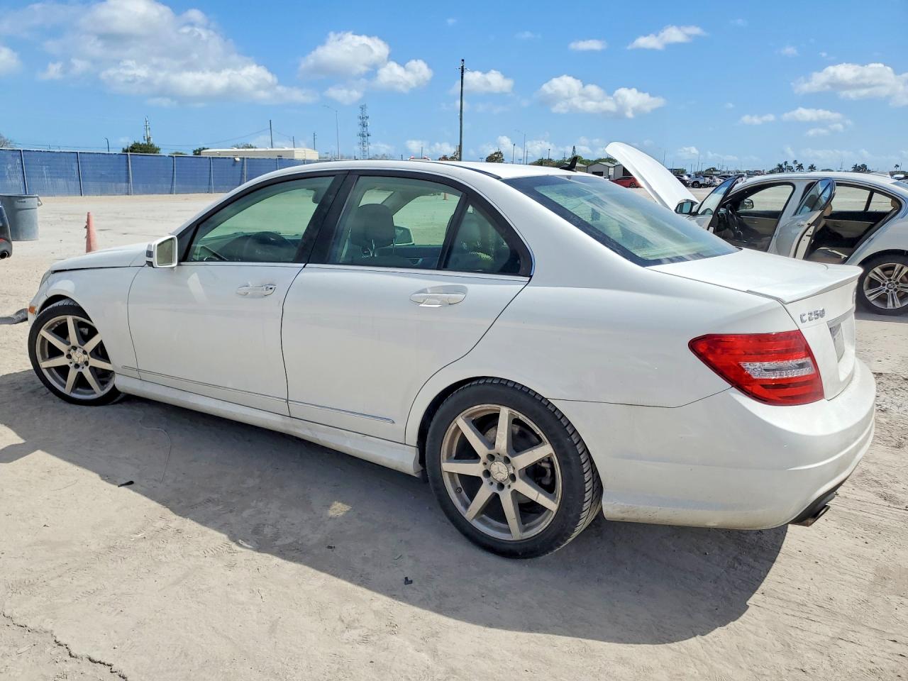 2014 Mercedes-benz C 250 White vin: WDDGF4HB7EA963561