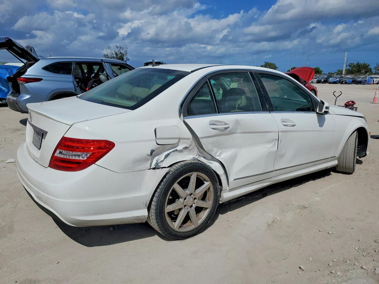 2014 Mercedes-benz C 250 White vin: WDDGF4HB7EA963561