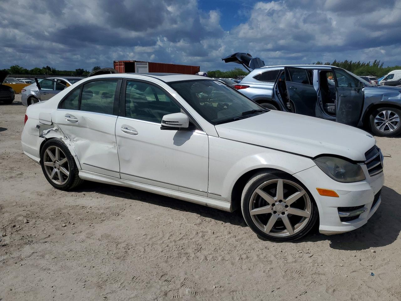 2014 Mercedes-benz C 250 White vin: WDDGF4HB7EA963561
