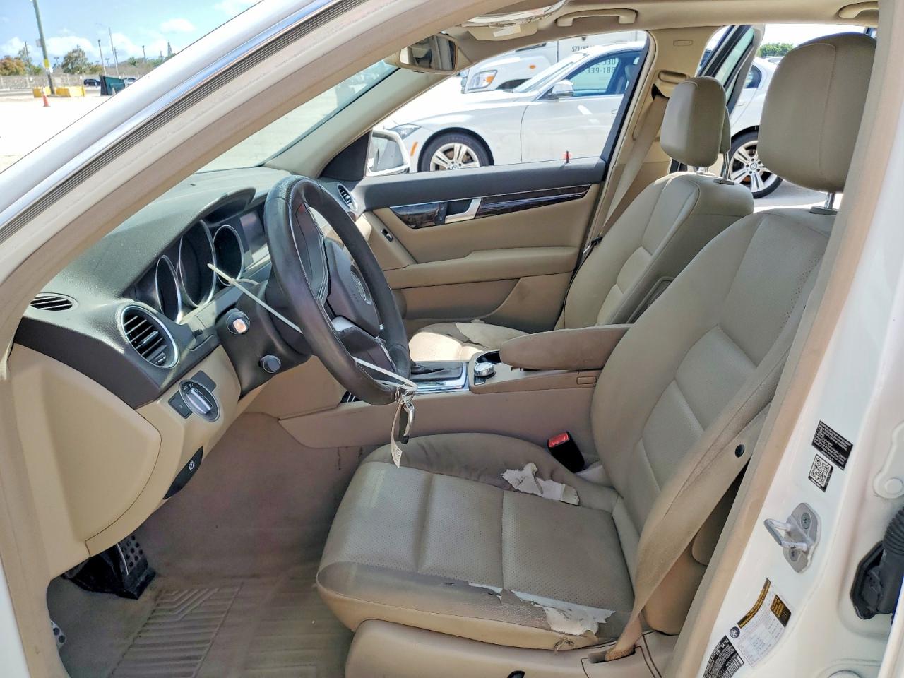 2014 Mercedes-benz C 250 White vin: WDDGF4HB7EA963561