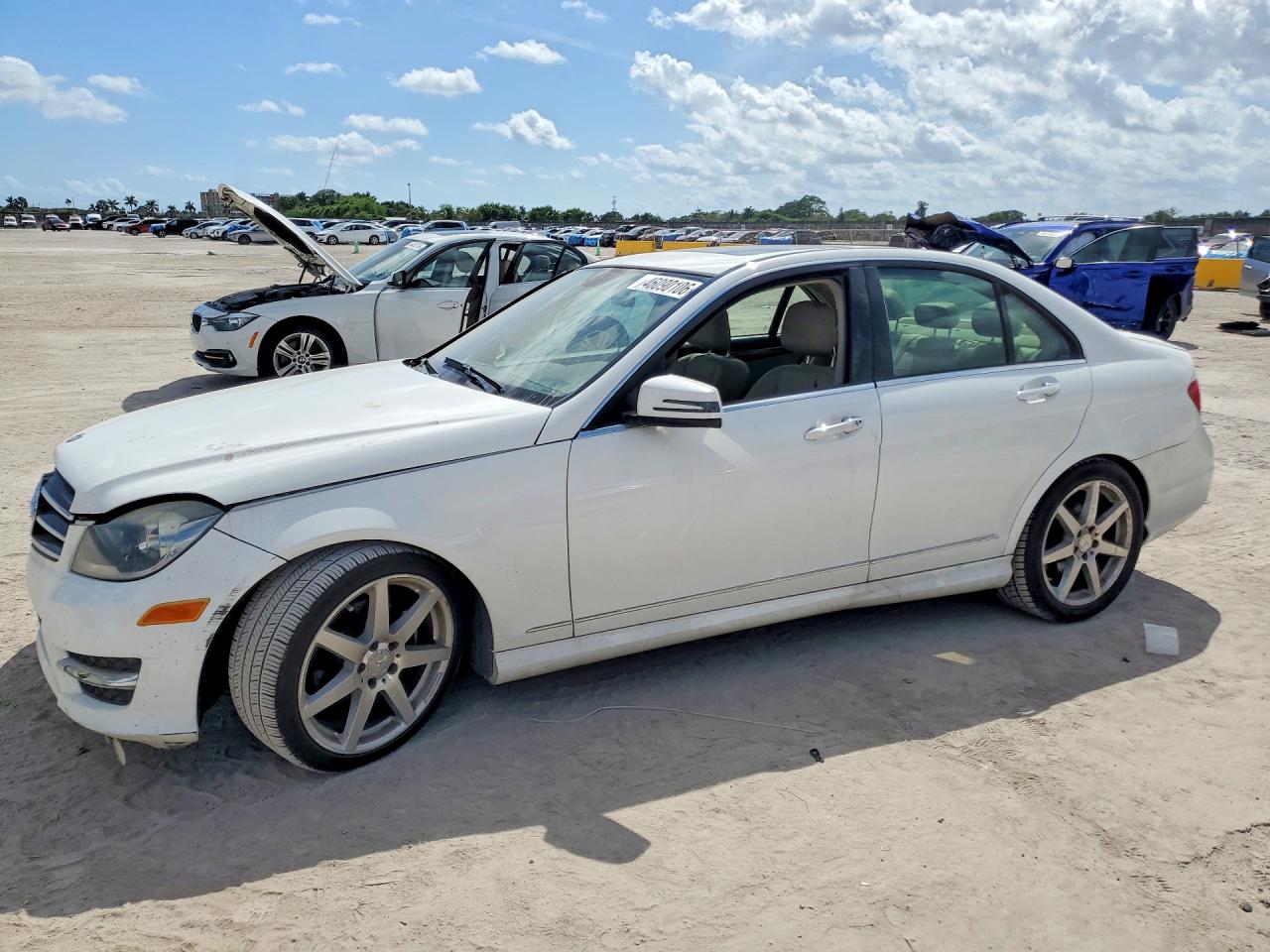 2014 Mercedes-benz C 250 White vin: WDDGF4HB7EA963561