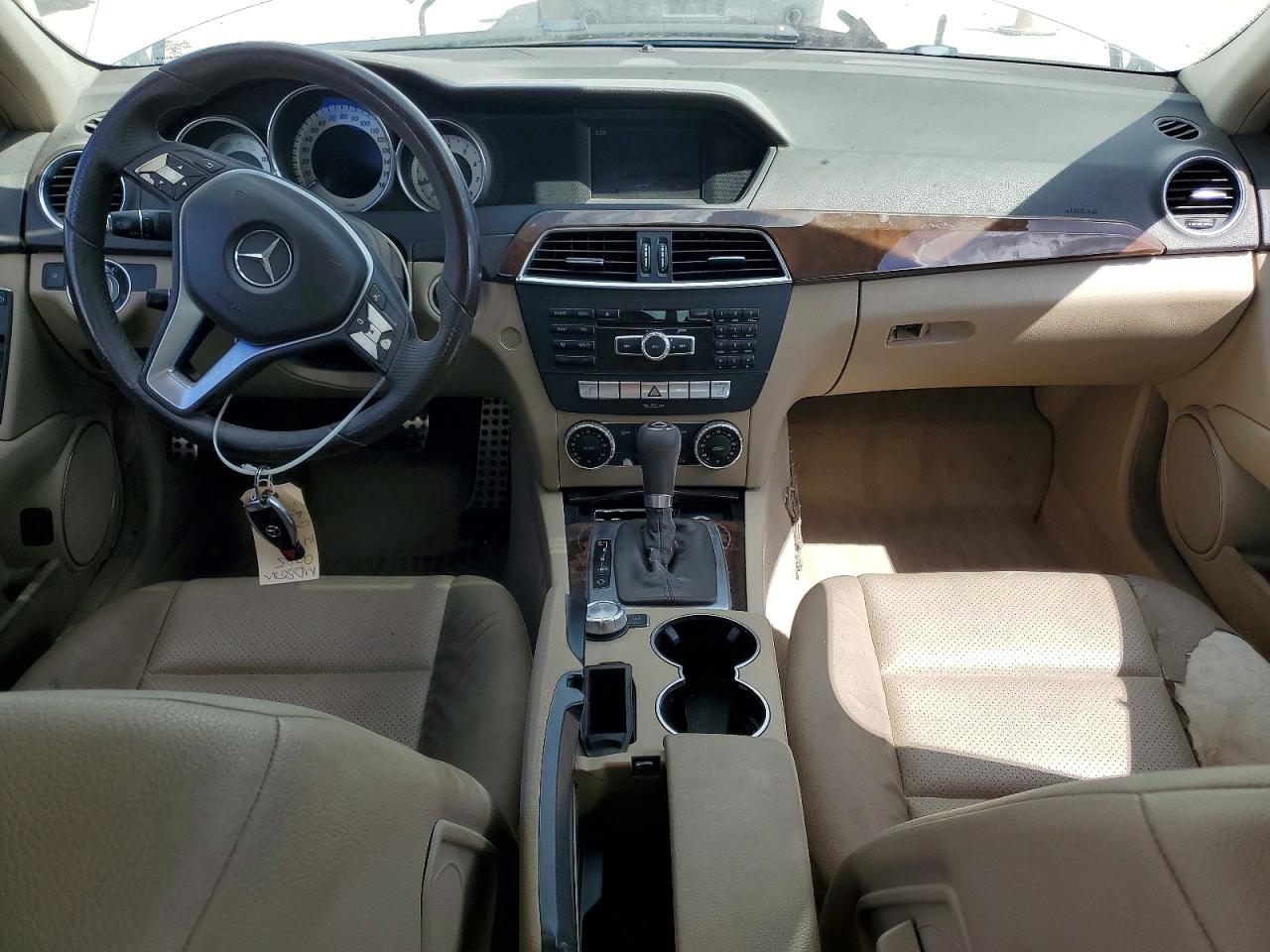 2014 Mercedes-benz C 250 White vin: WDDGF4HB7EA963561