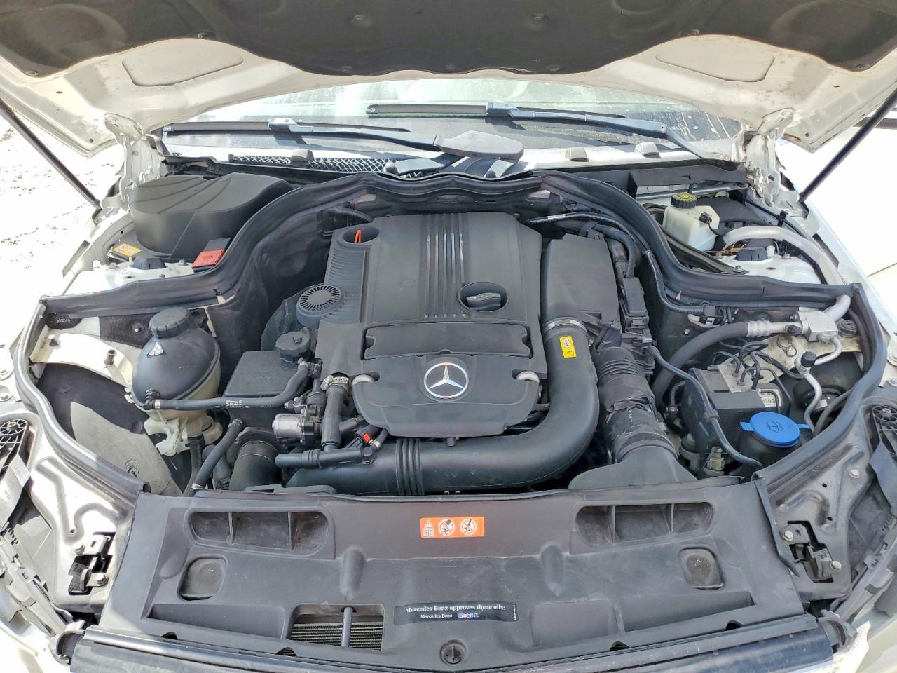 2014 Mercedes-benz C 250 White vin: WDDGF4HB7EA963561
