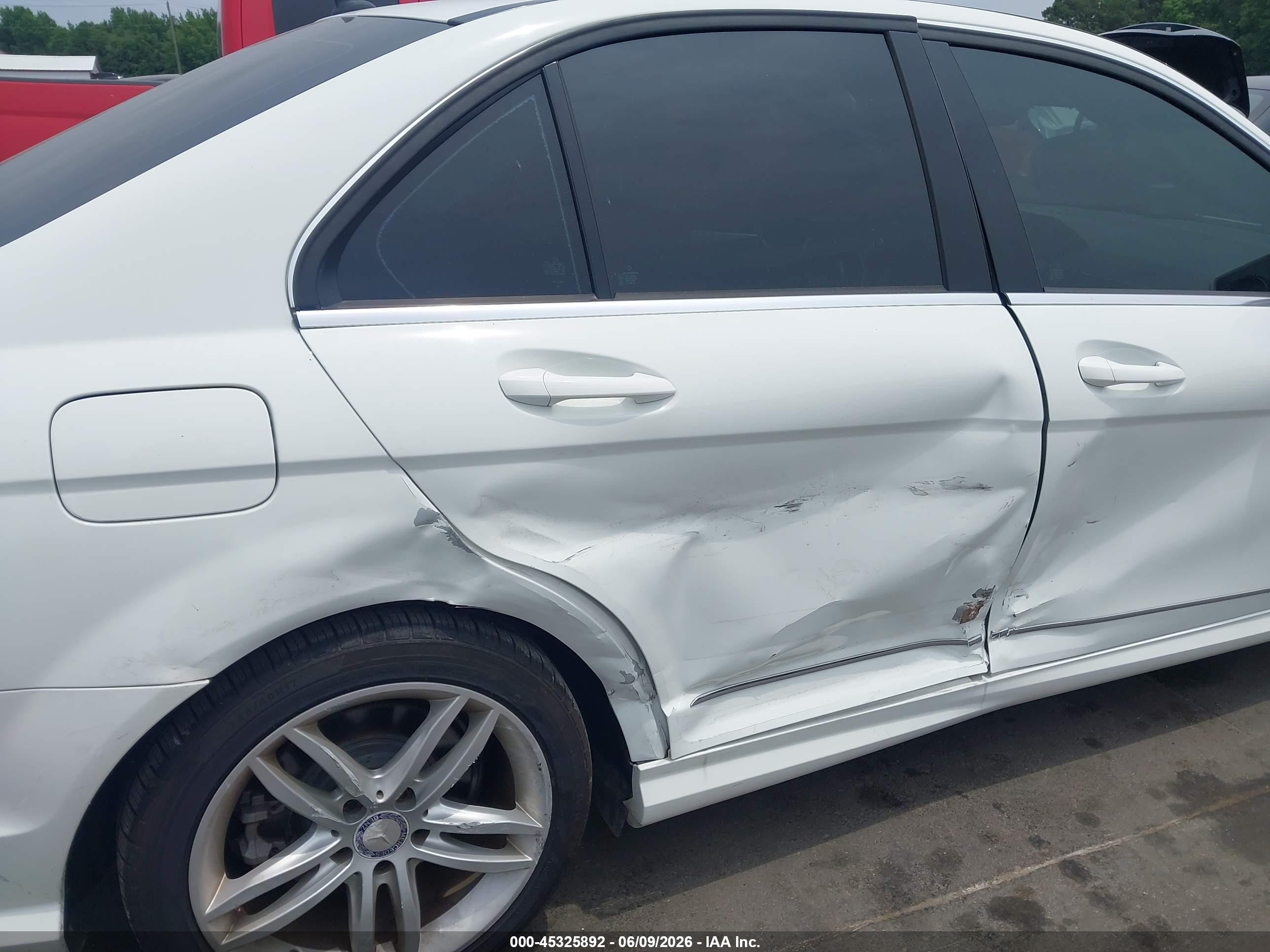 2014 Mercedes-benz C 250 Sport White vin: WDDGF4HB7EG226812