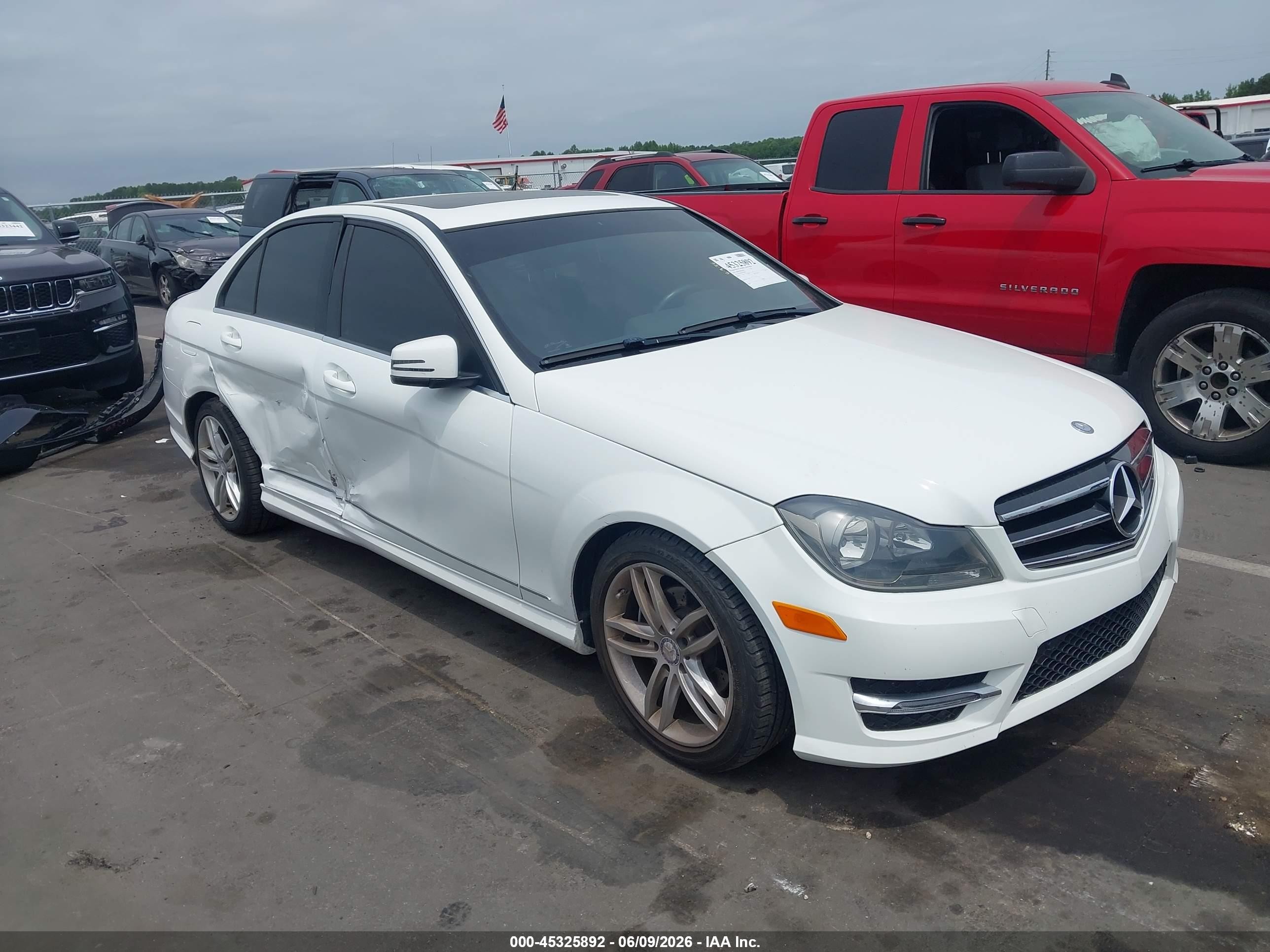 2014 Mercedes-benz C 250 Sport White vin: WDDGF4HB7EG226812