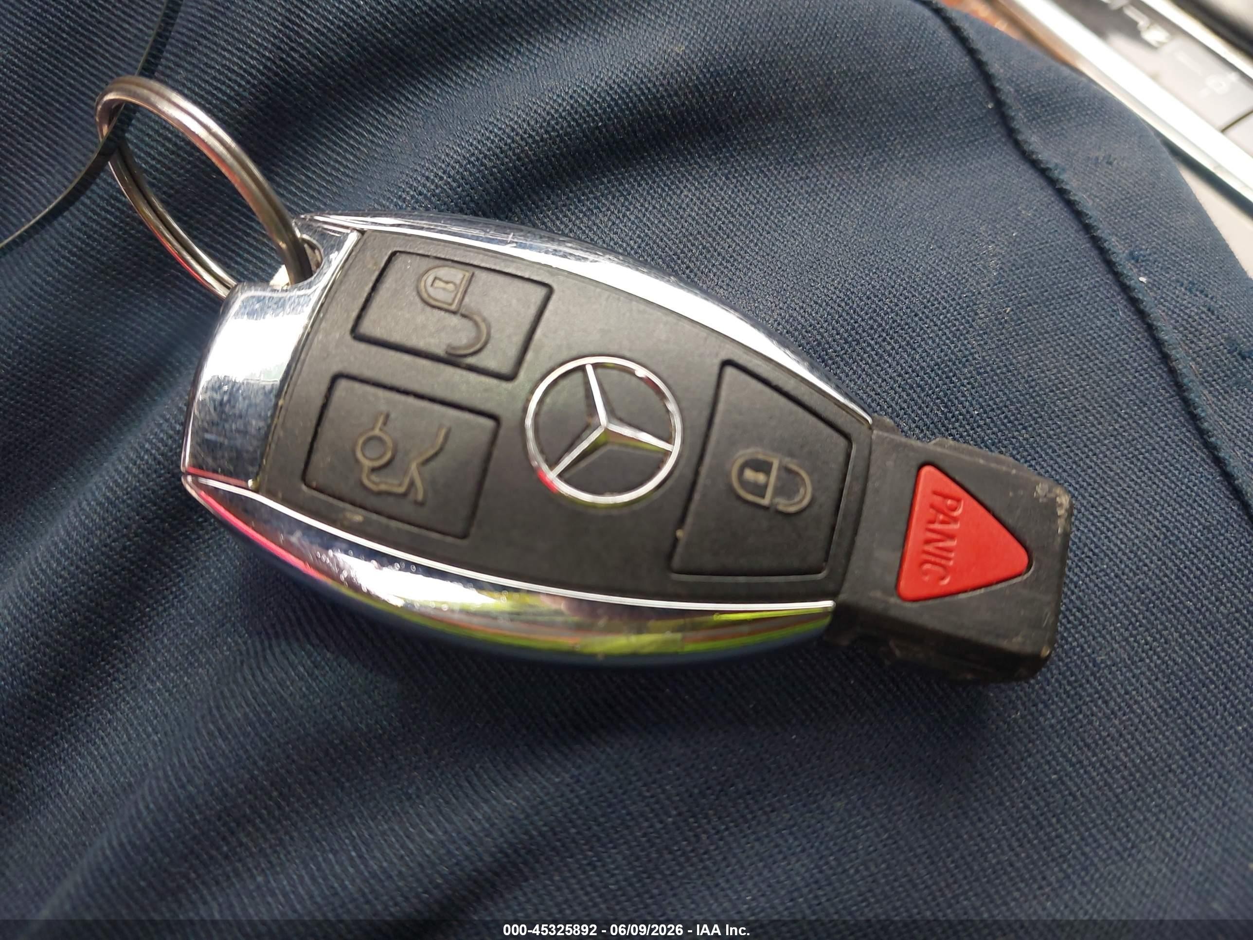 2014 Mercedes-benz C 250 Sport White vin: WDDGF4HB7EG226812