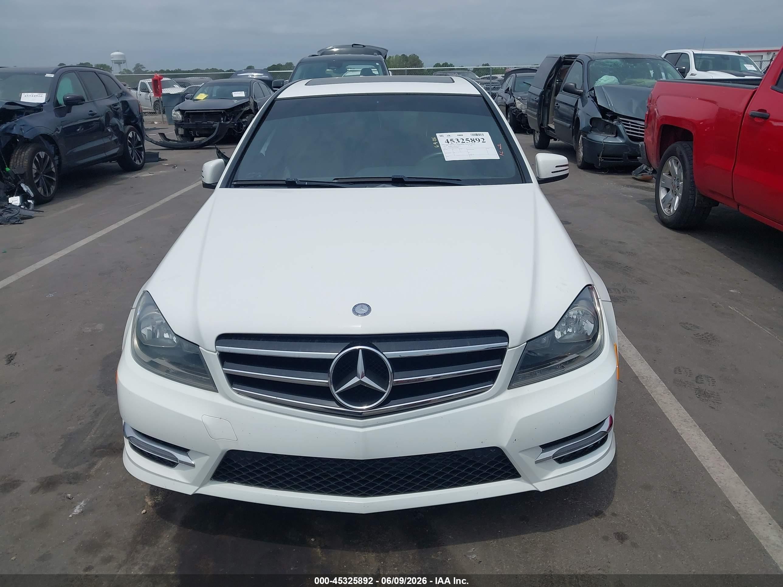 2014 Mercedes-benz C 250 Sport White vin: WDDGF4HB7EG226812