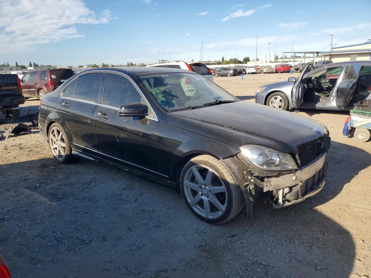 2014 Mercedes-benz C 250 Черный vin: WDDGF4HB7EG237776