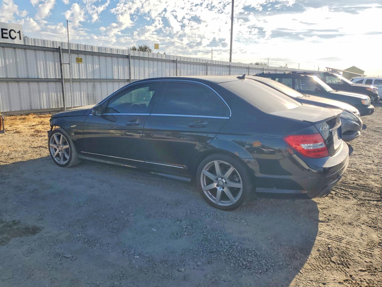 2014 Mercedes-benz C 250 Черный vin: WDDGF4HB7EG237776