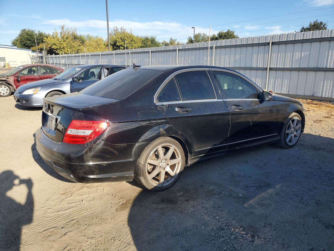 2014 Mercedes-benz C 250 Черный vin: WDDGF4HB7EG237776