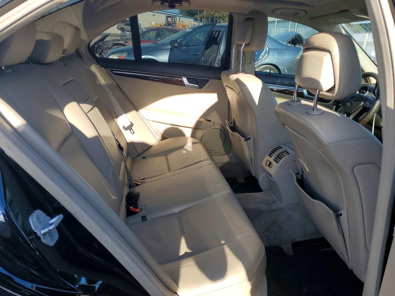 2014 Mercedes-benz C 250 Черный vin: WDDGF4HB7EG237776
