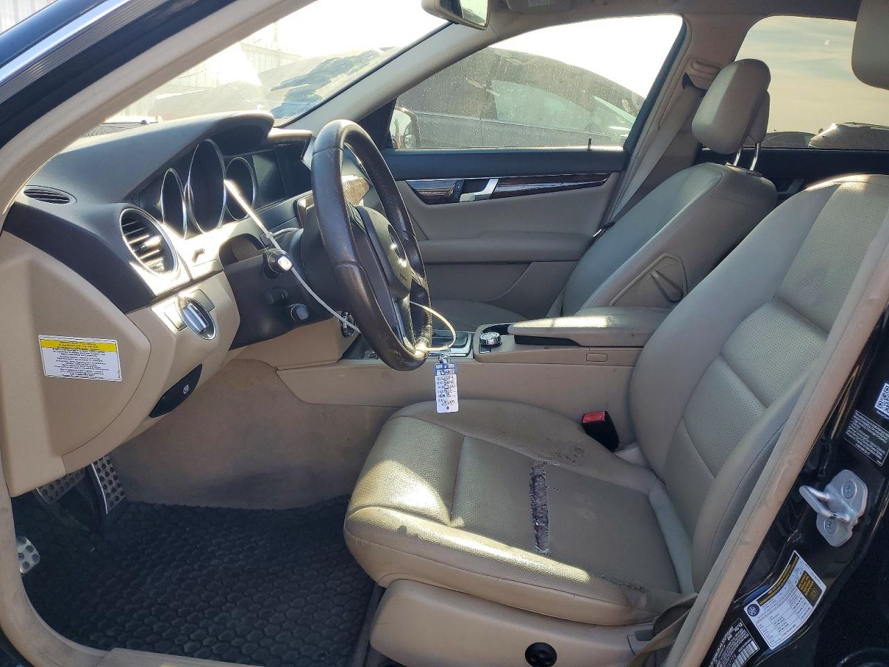 2014 Mercedes-benz C 250 Черный vin: WDDGF4HB7EG237776