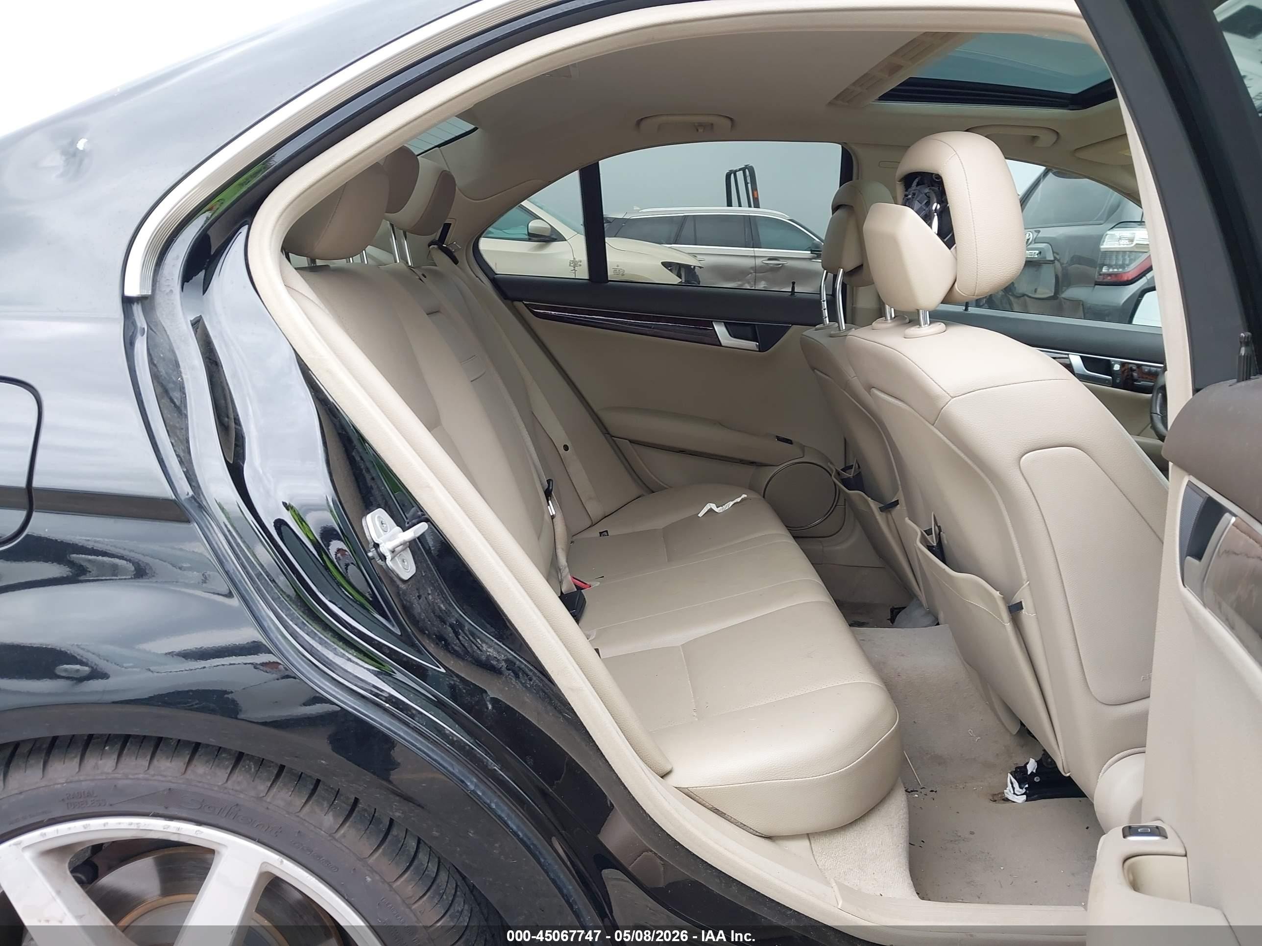 2014 Mercedes-benz C 250 Sport Черный vin: WDDGF4HB7EG240807