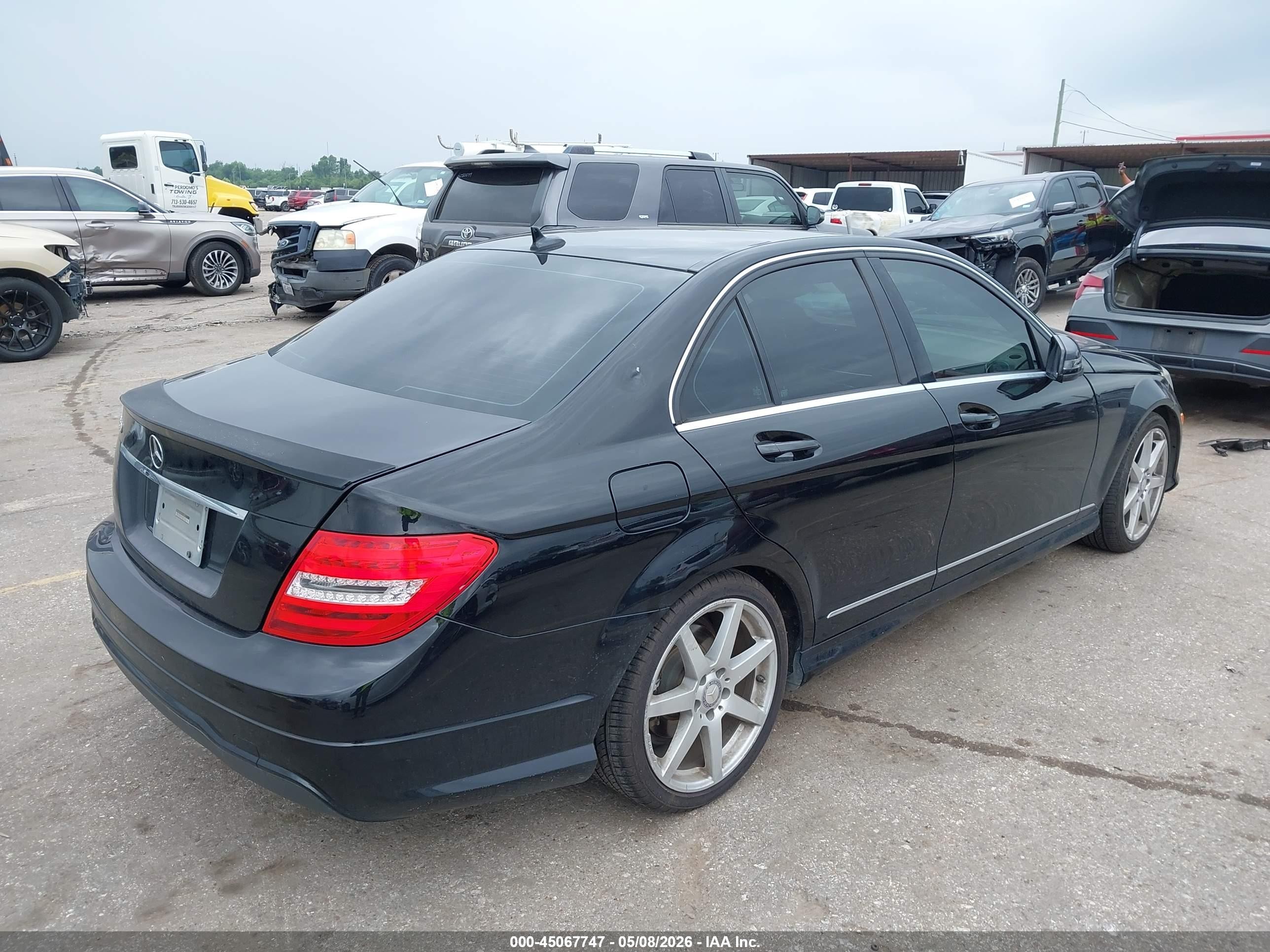 2014 Mercedes-benz C 250 Sport Черный vin: WDDGF4HB7EG240807