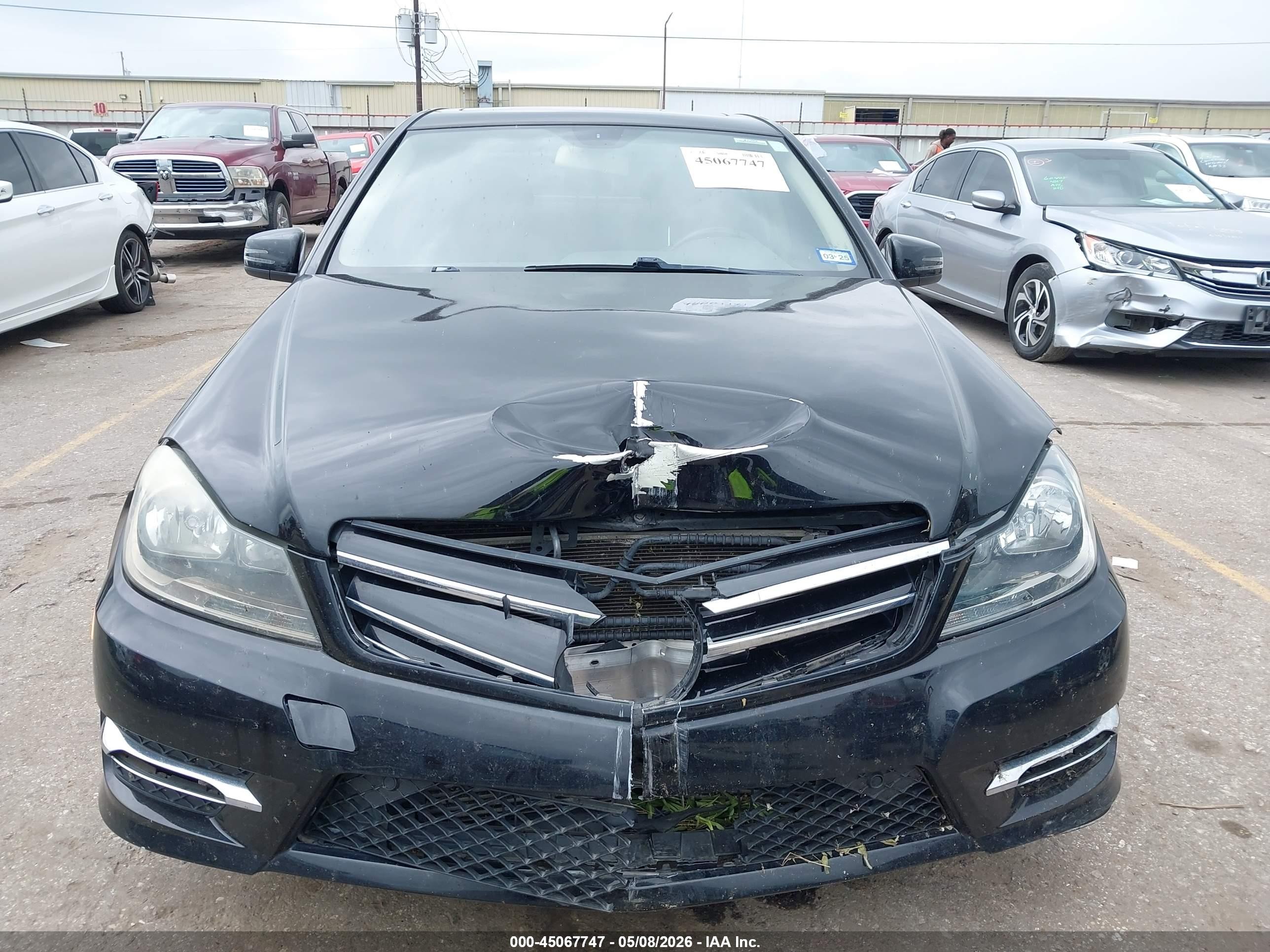 2014 Mercedes-benz C 250 Sport Черный vin: WDDGF4HB7EG240807