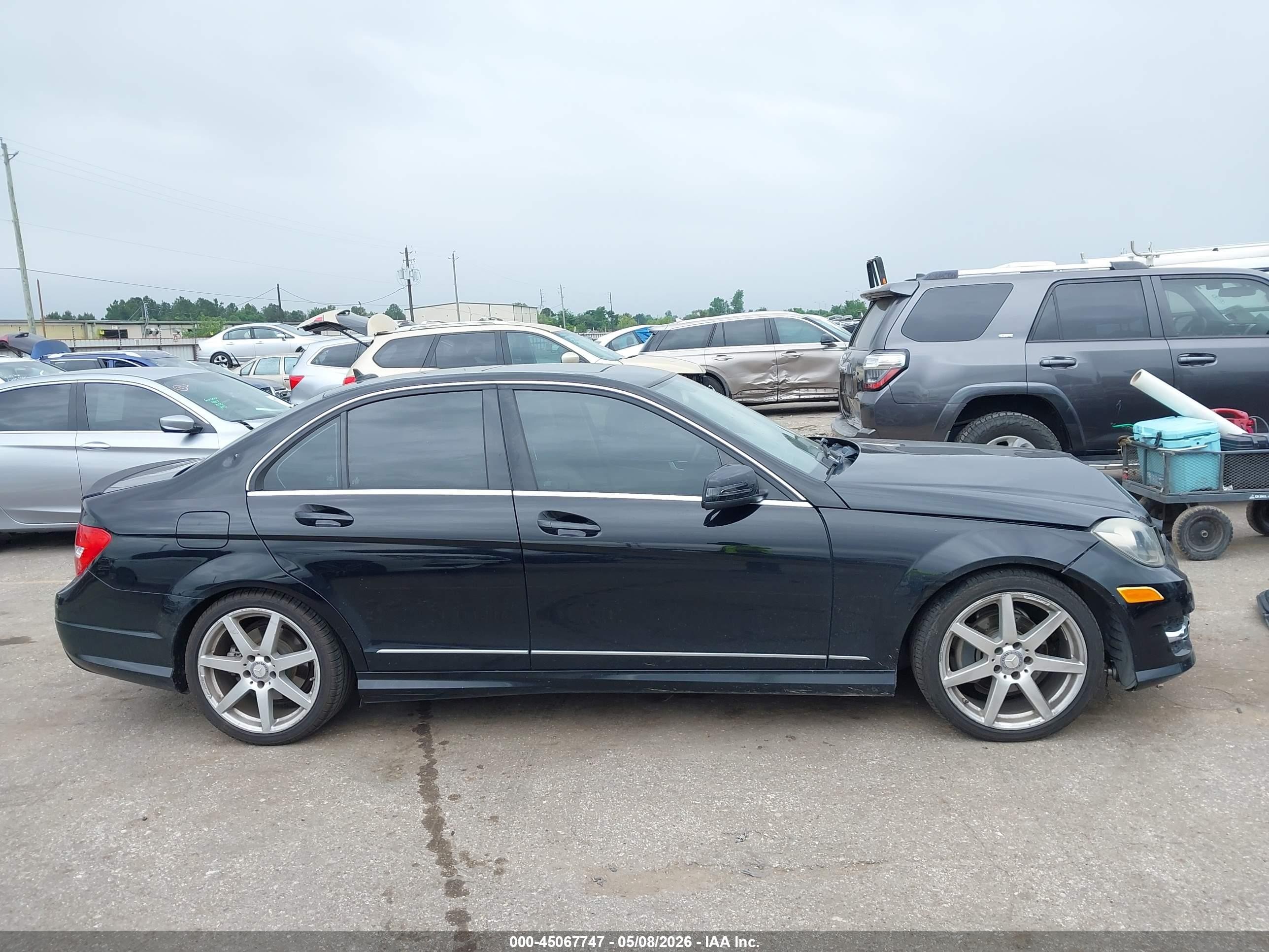 2014 Mercedes-benz C 250 Sport Черный vin: WDDGF4HB7EG240807