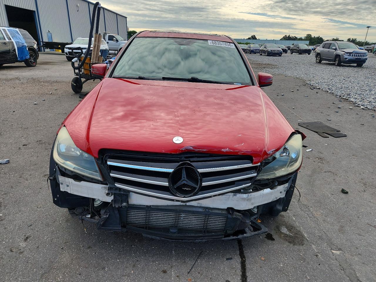 2014 Mercedes-benz C 250 Red vin: WDDGF4HB7ER303456