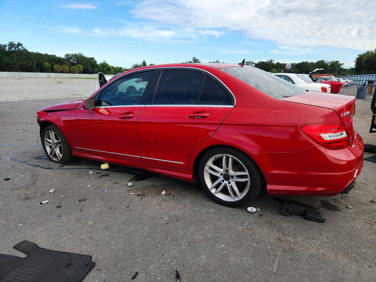 2014 Mercedes-benz C 250 Red vin: WDDGF4HB7ER303456