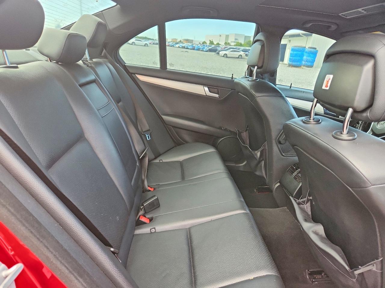2014 Mercedes-benz C 250 Red vin: WDDGF4HB7ER303456