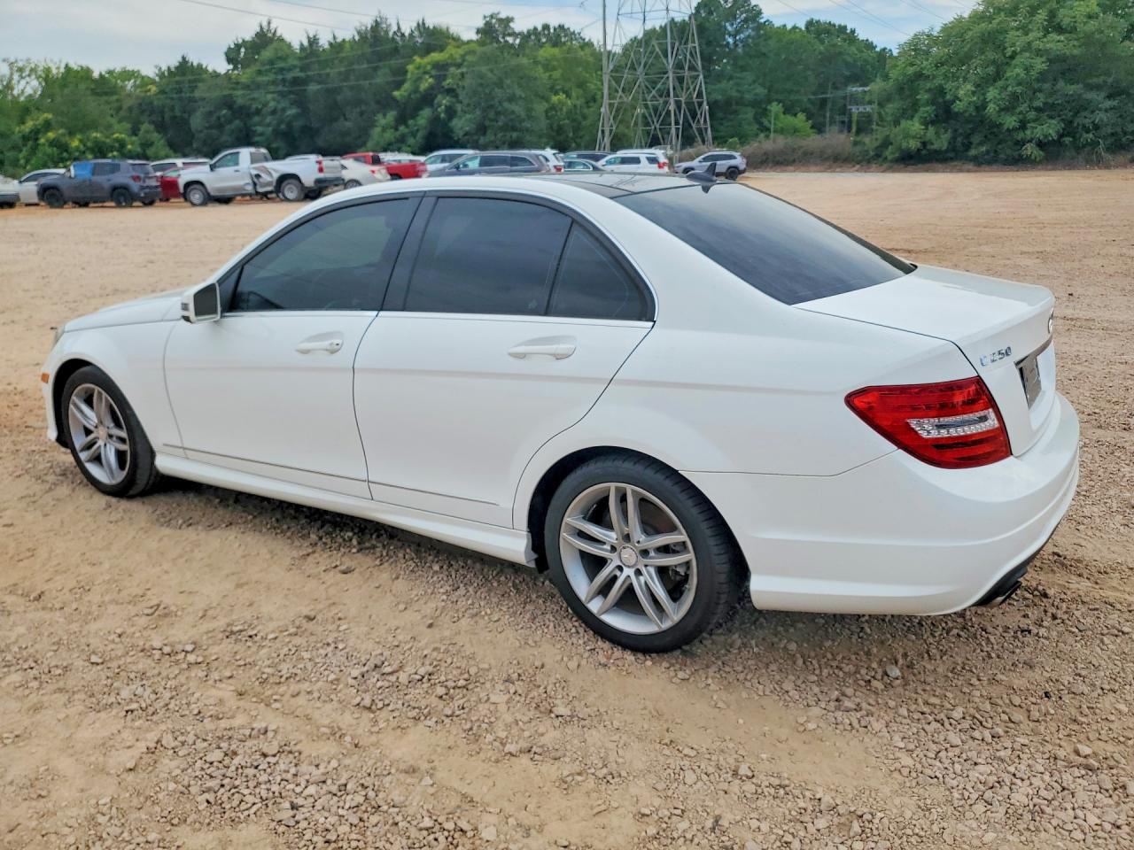 2014 Mercedes-benz C 250 White vin: WDDGF4HB7ER304056