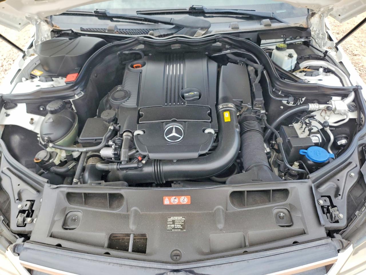 2014 Mercedes-benz C 250 White vin: WDDGF4HB7ER304056
