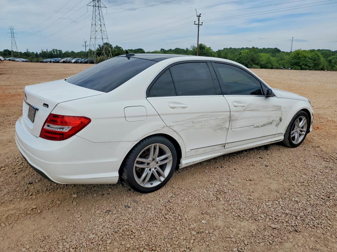 2014 Mercedes-benz C 250 White vin: WDDGF4HB7ER304056