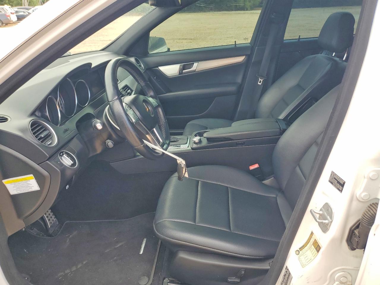 2014 Mercedes-benz C 250 White vin: WDDGF4HB7ER304056
