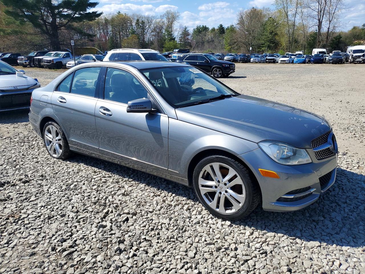 2014 Mercedes-benz C 250 Серебряный vin: WDDGF4HB7ER305899