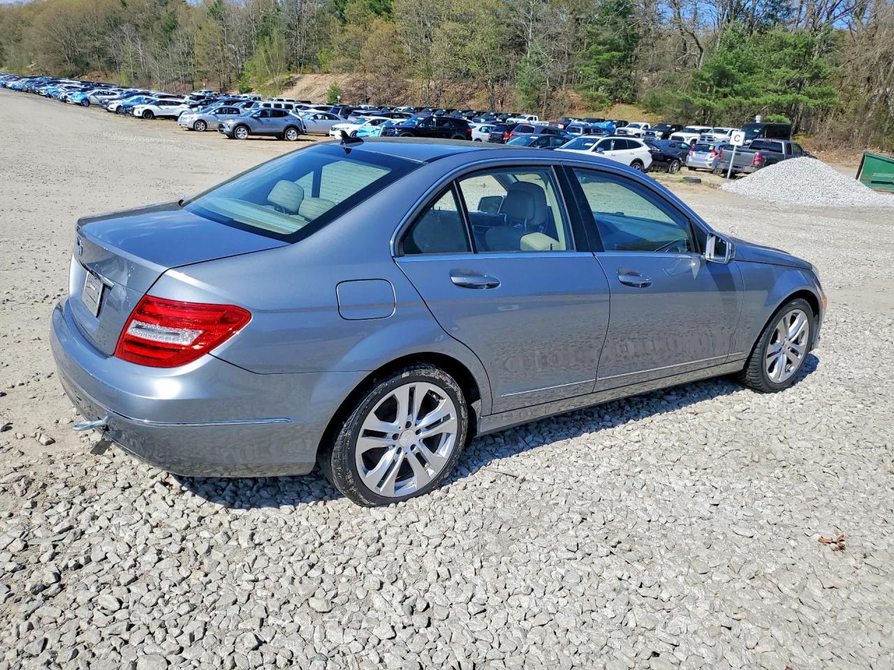 2014 Mercedes-benz C 250 Серебряный vin: WDDGF4HB7ER305899