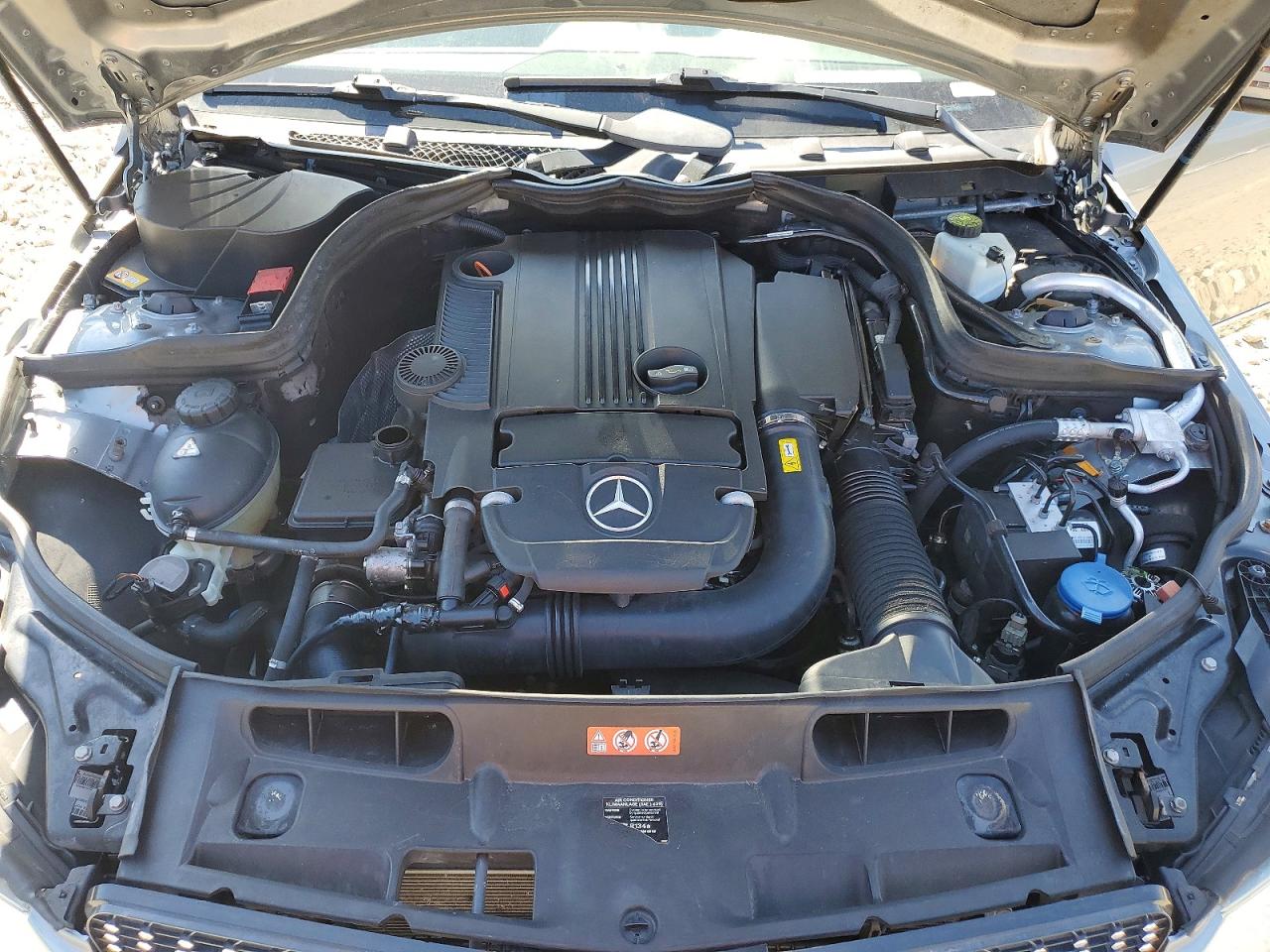 2014 Mercedes-benz C 250 Серебряный vin: WDDGF4HB7ER305899