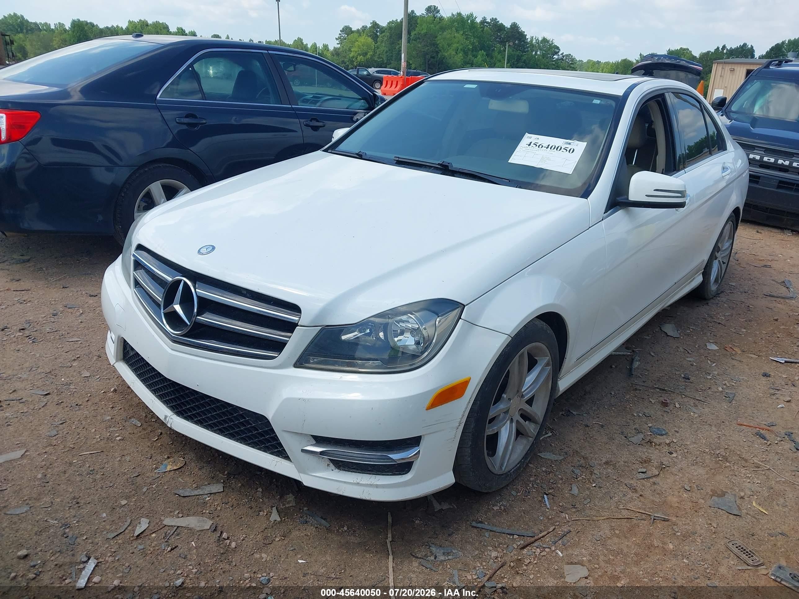 2014 Mercedes-benz C 250 Sport Белый vin: WDDGF4HB7ER306518