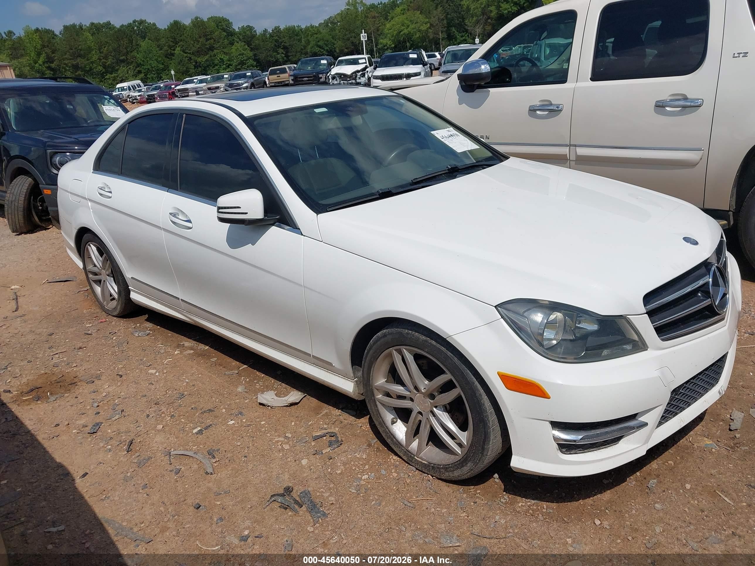2014 Mercedes-benz C 250 Sport Белый vin: WDDGF4HB7ER306518