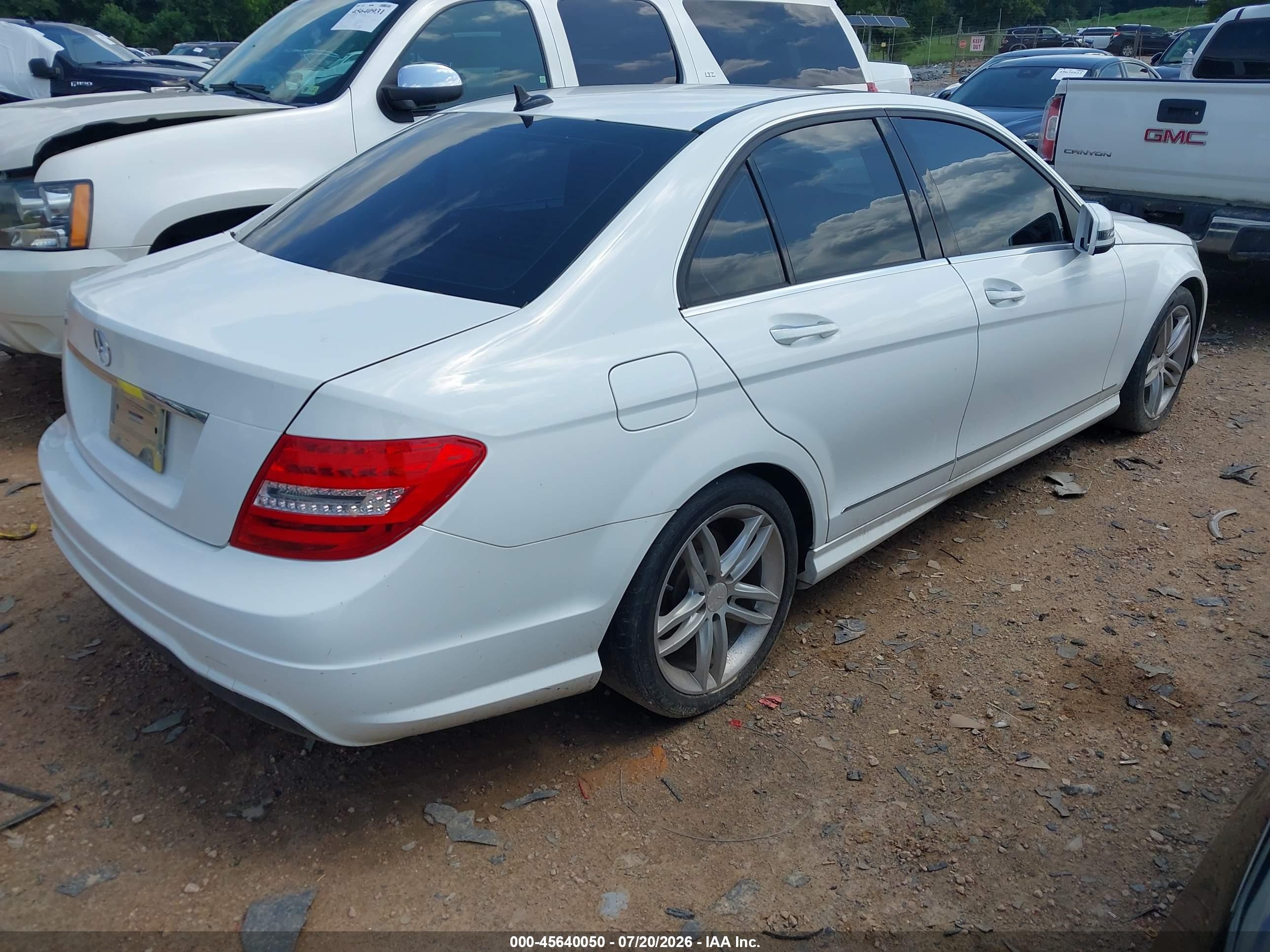 2014 Mercedes-benz C 250 Sport Белый vin: WDDGF4HB7ER306518