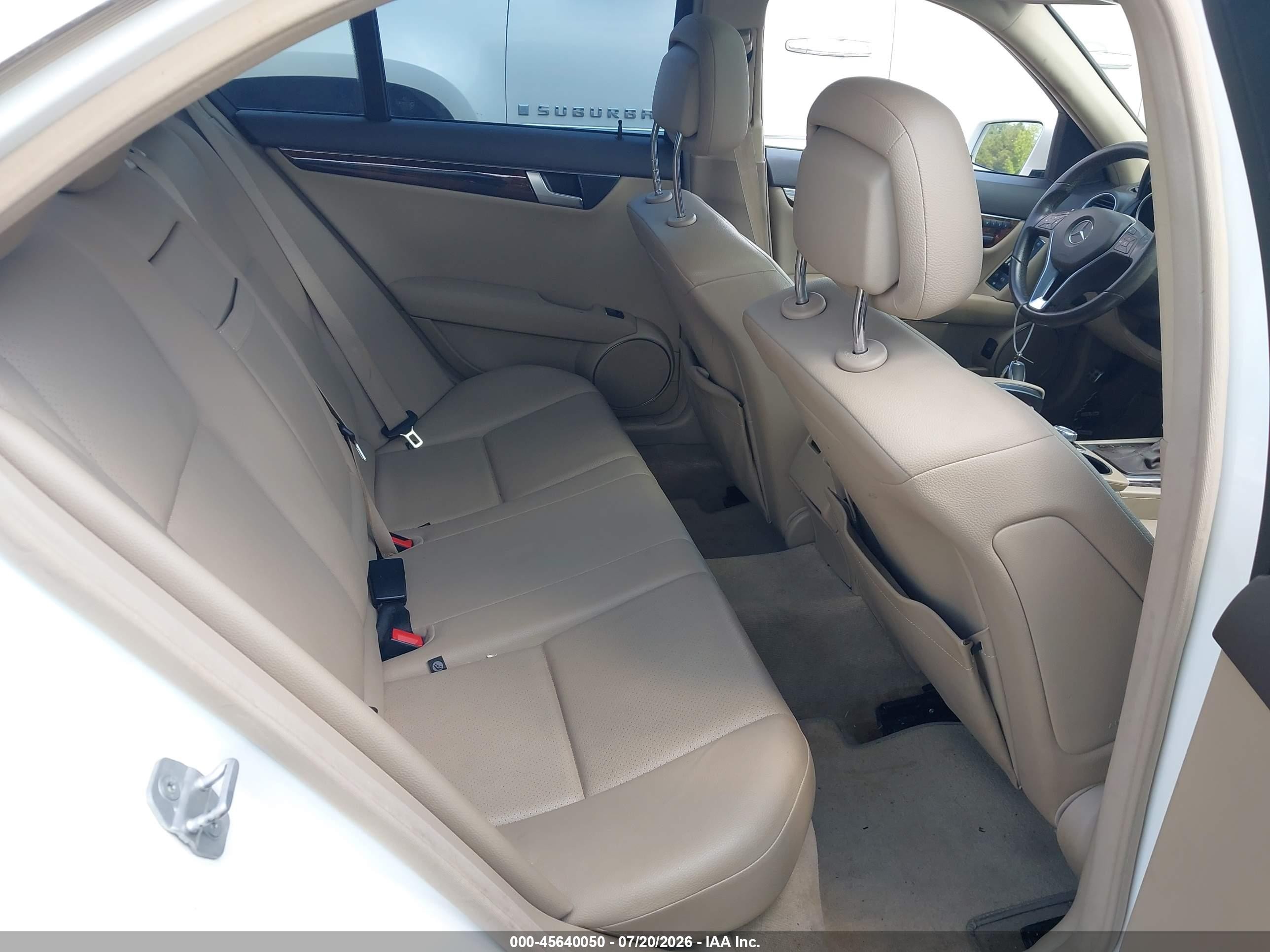 2014 Mercedes-benz C 250 Sport Белый vin: WDDGF4HB7ER306518