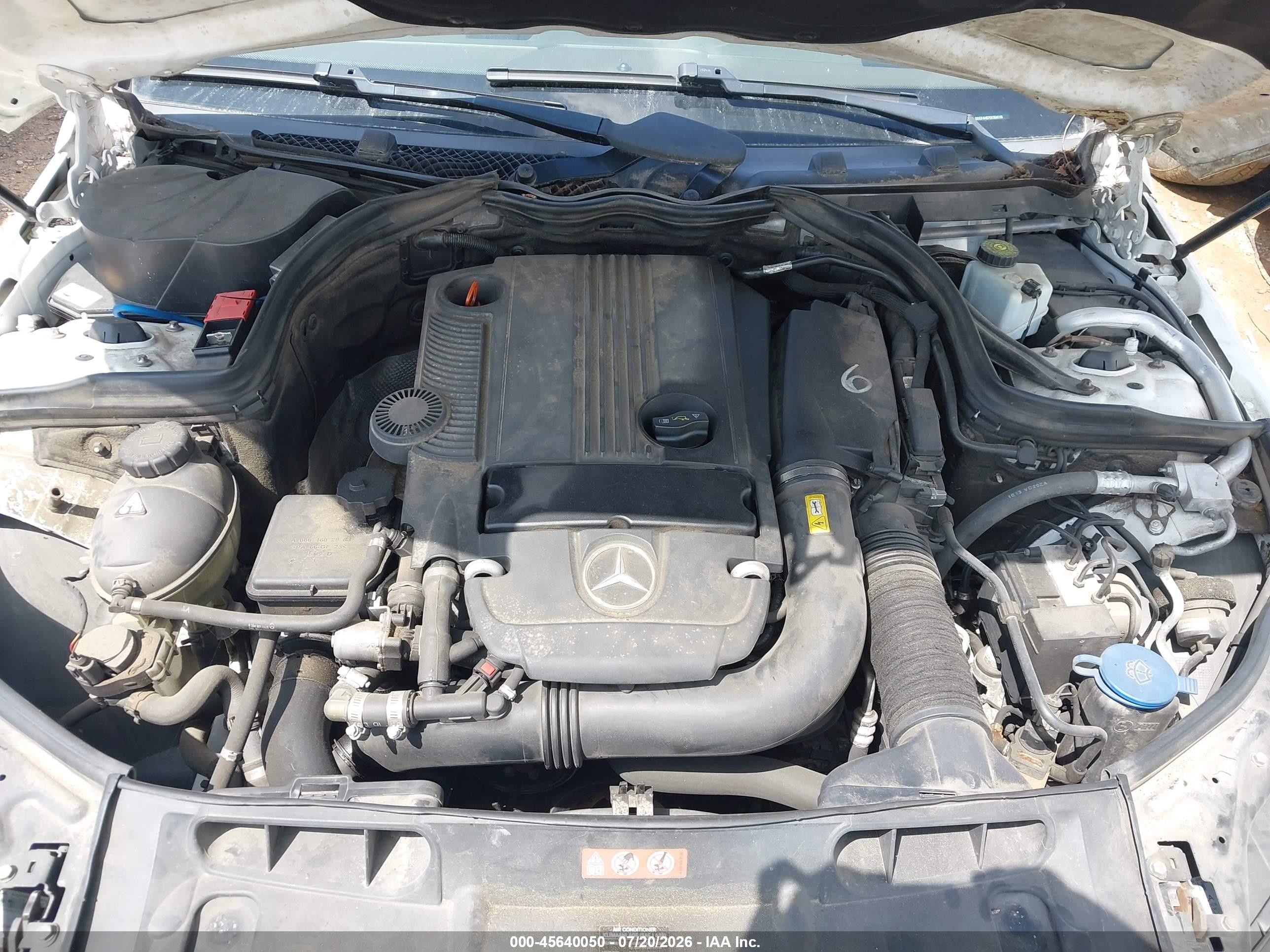 2014 Mercedes-benz C 250 Sport Белый vin: WDDGF4HB7ER306518