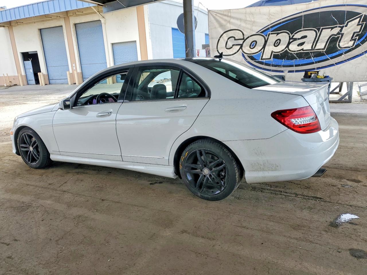 2014 Mercedes-benz C 250 White vin: WDDGF4HB7ER317339
