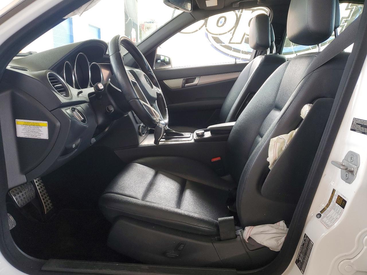 2014 Mercedes-benz C 250 White vin: WDDGF4HB7ER317339