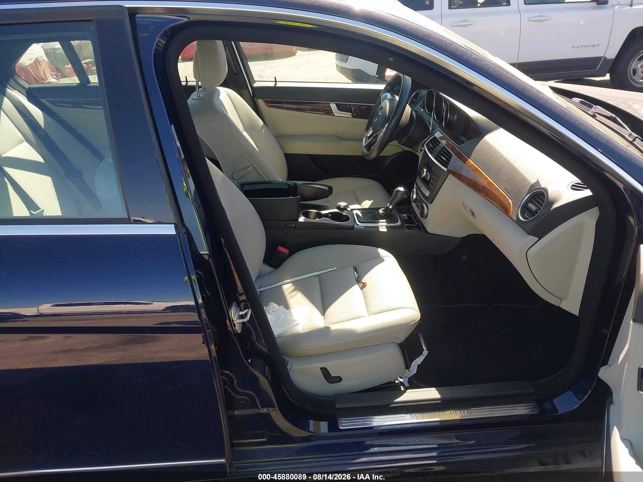 2012 Mercedes-benz C 250 Luxury/sport Blue vin: WDDGF4HB8CA625664