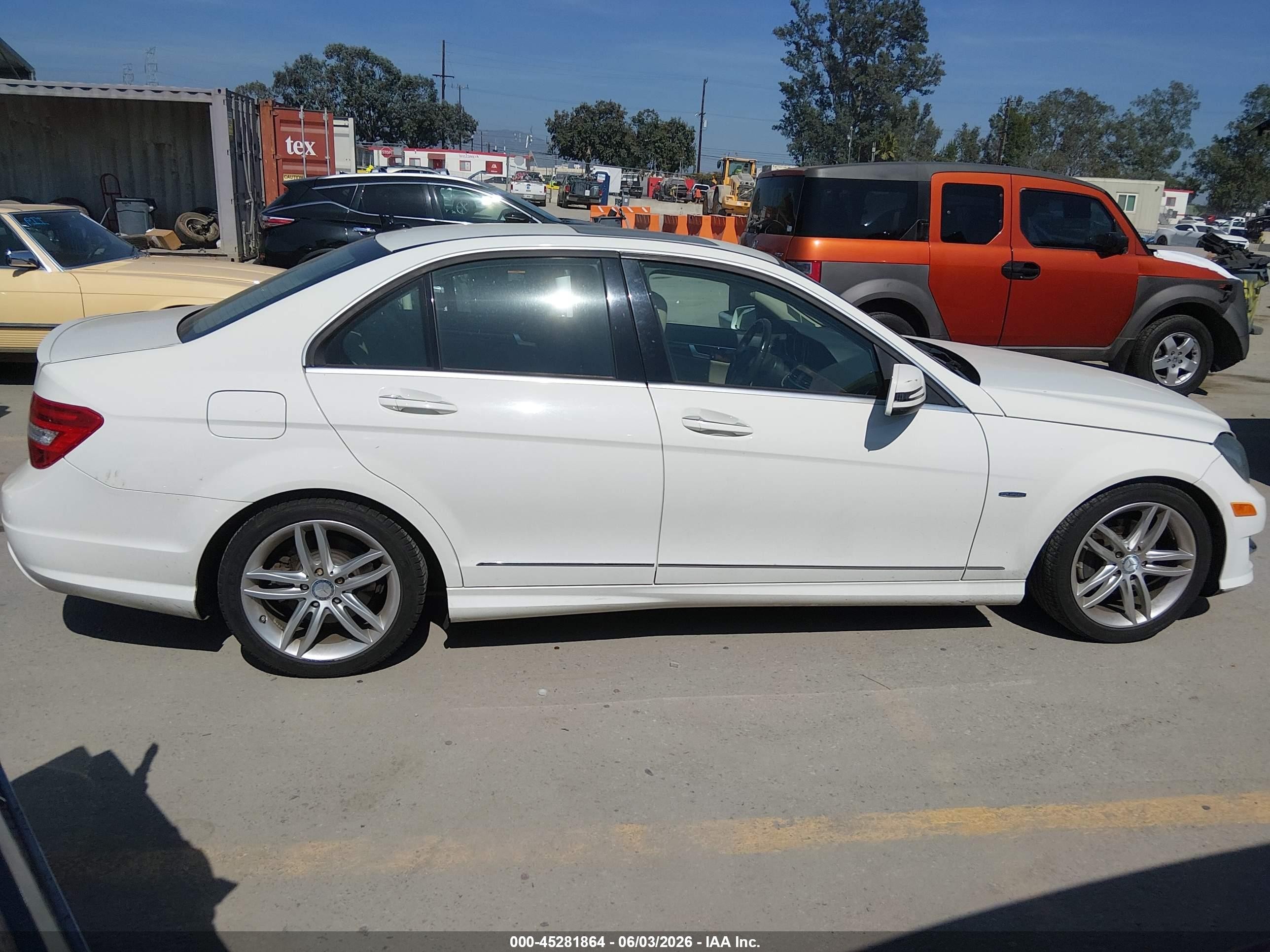 2012 Mercedes-benz C 250 Luxury/sport White vin: WDDGF4HB8CR236265