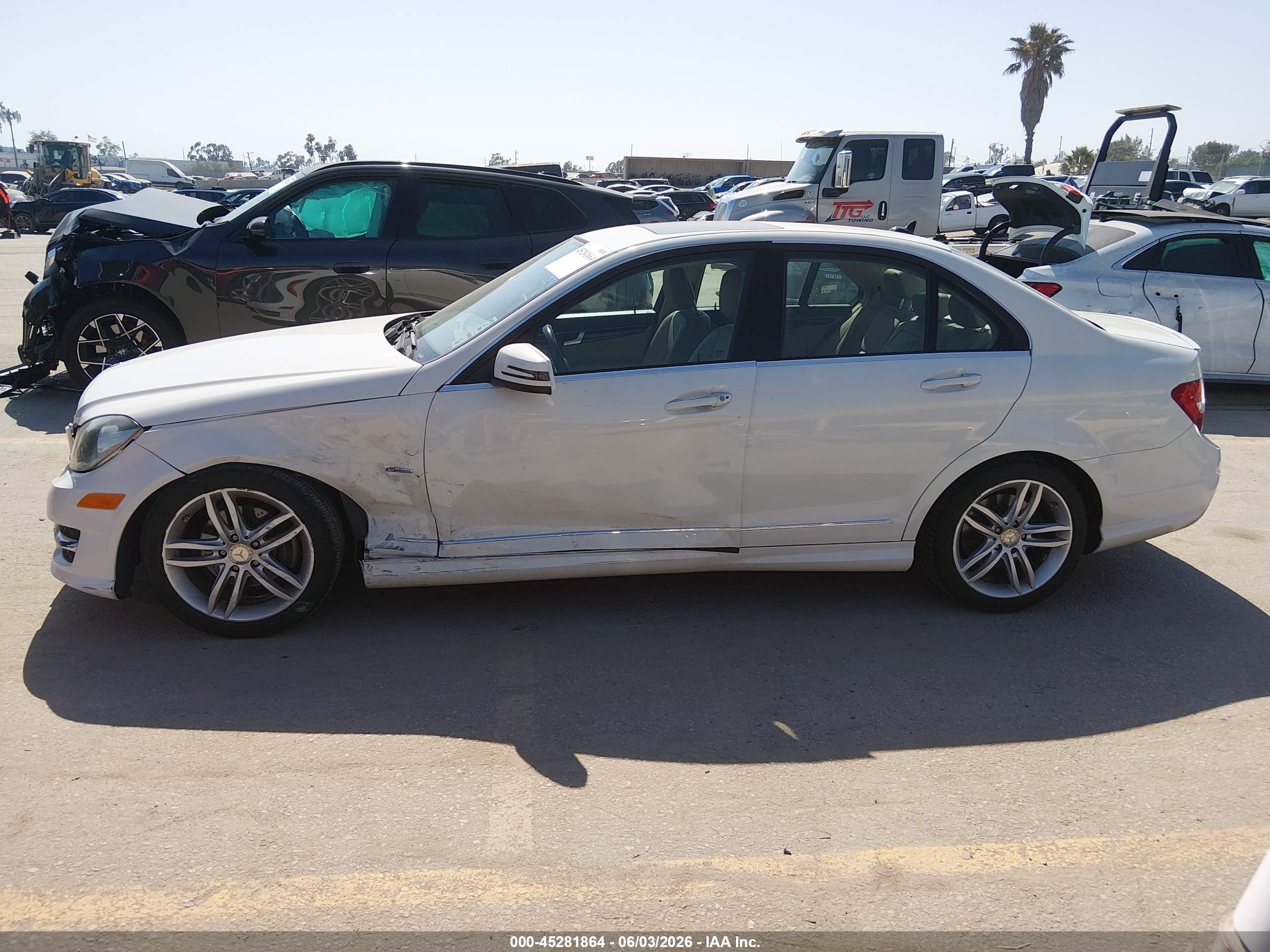 2012 Mercedes-benz C 250 Luxury/sport White vin: WDDGF4HB8CR236265