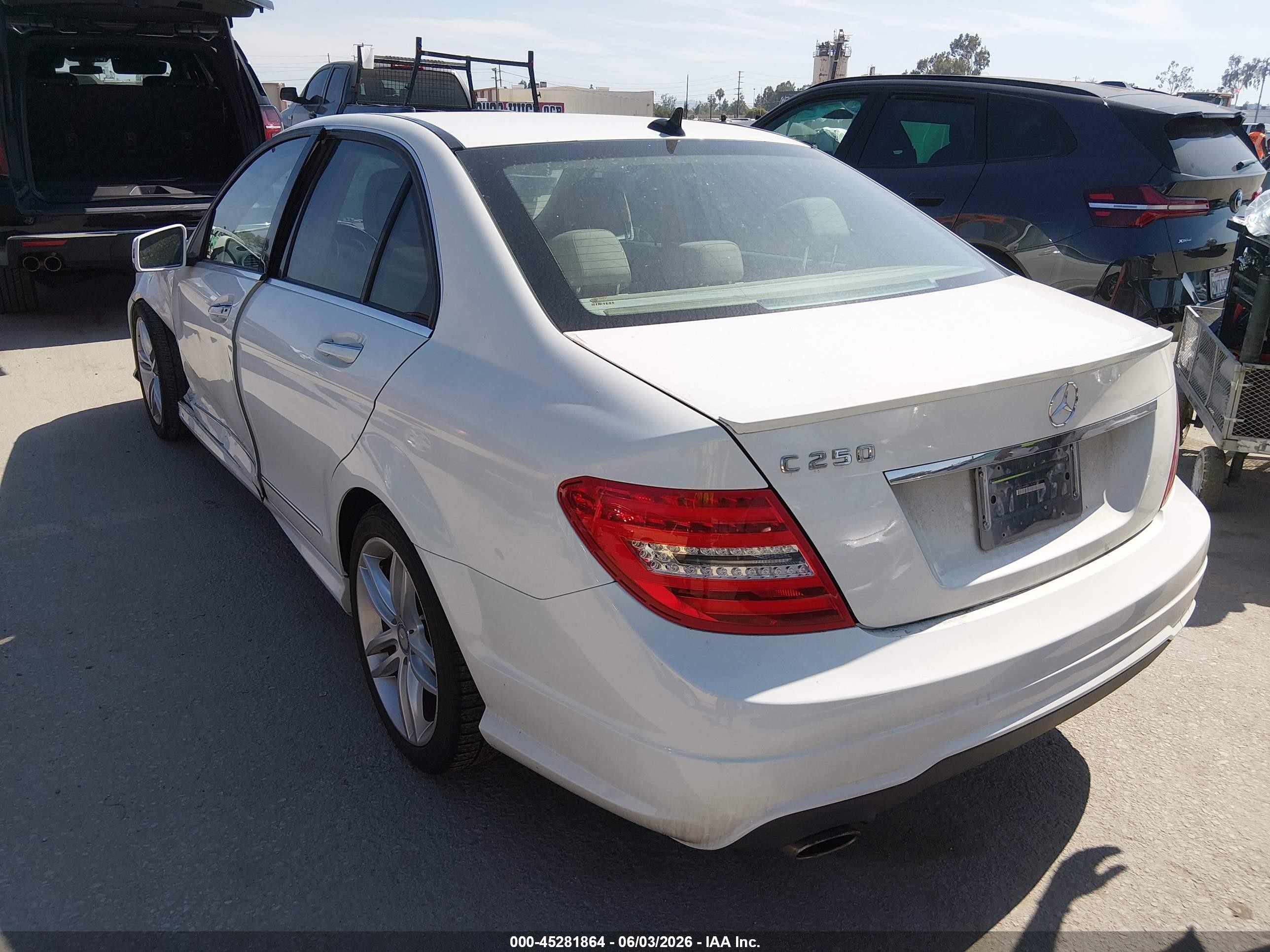 2012 Mercedes-benz C 250 Luxury/sport White vin: WDDGF4HB8CR236265