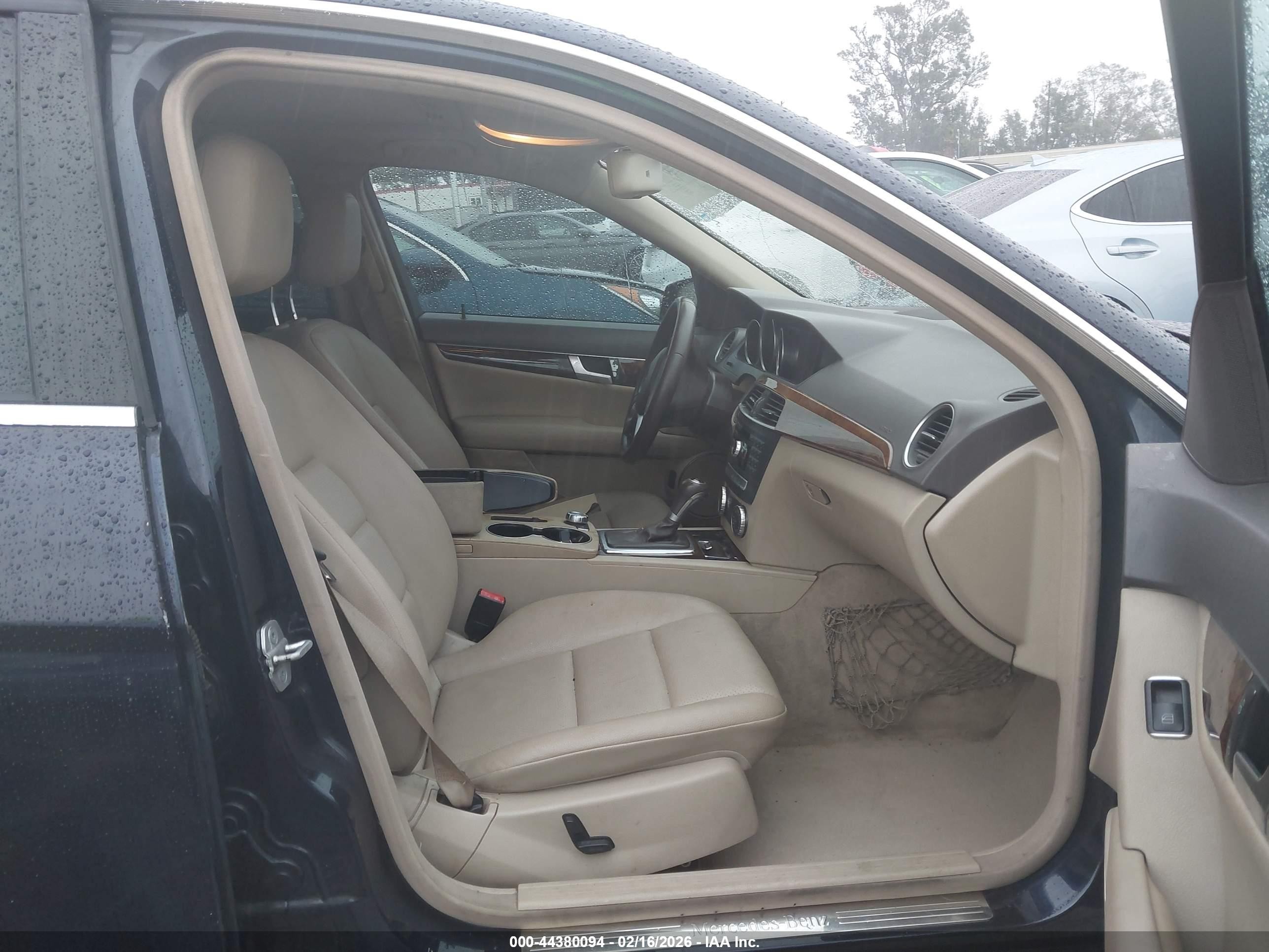 2013 Mercedes-benz C 250 Sport Dark Blue vin: WDDGF4HB8DA840737
