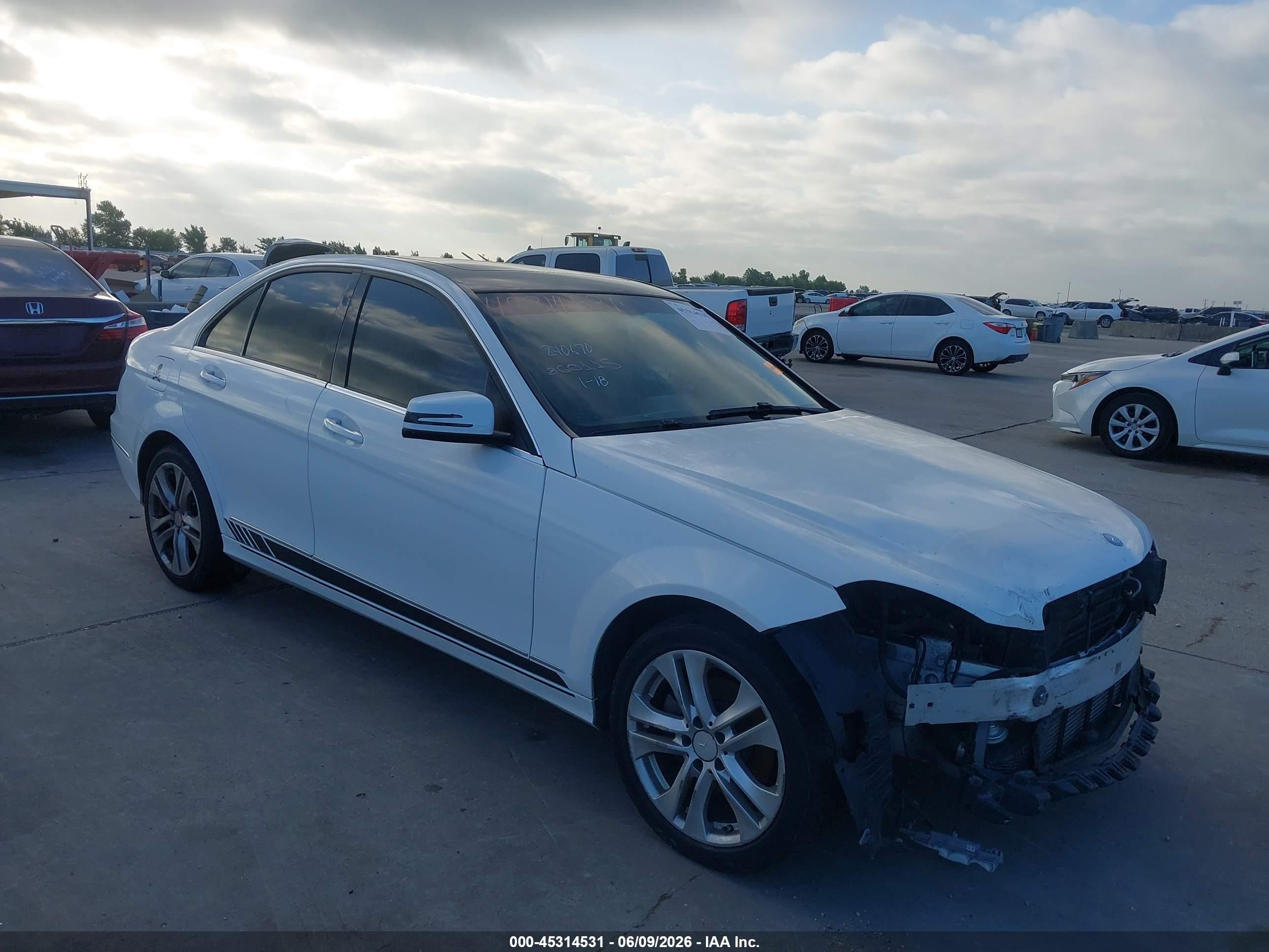 2013 Mercedes-benz C 250 Luxury White vin: WDDGF4HB8DA860115